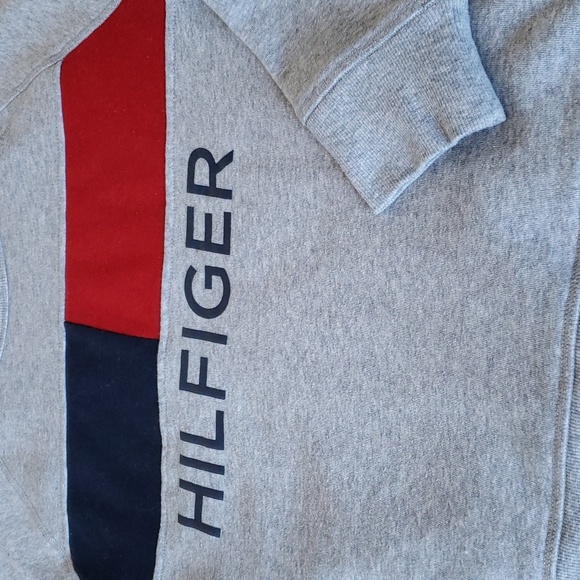 Tommy Hilfiger cropped sweatshirt - Picture 3 of 7